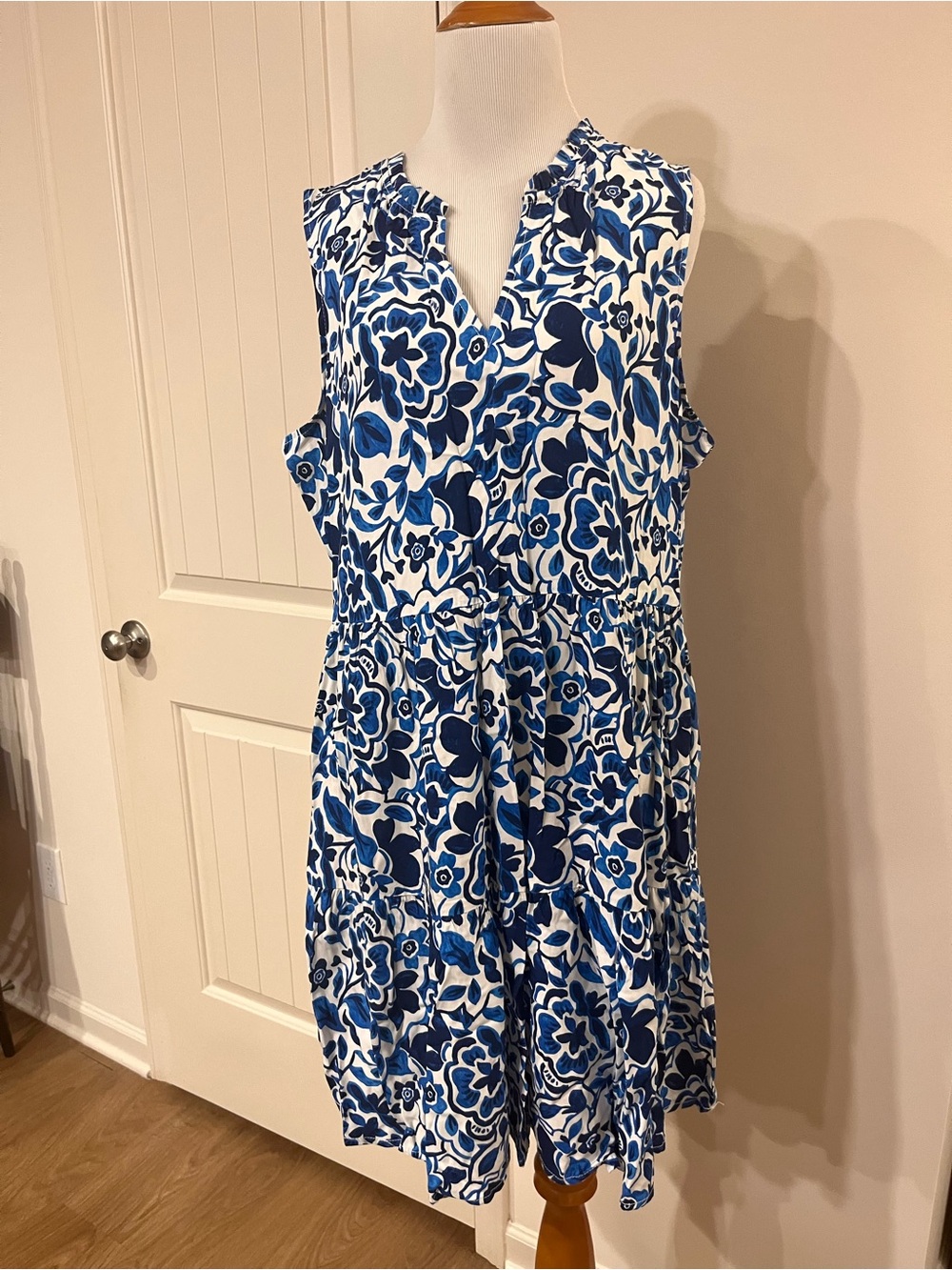 Sleeveless Blue Floral Mini Dress with V-Notch